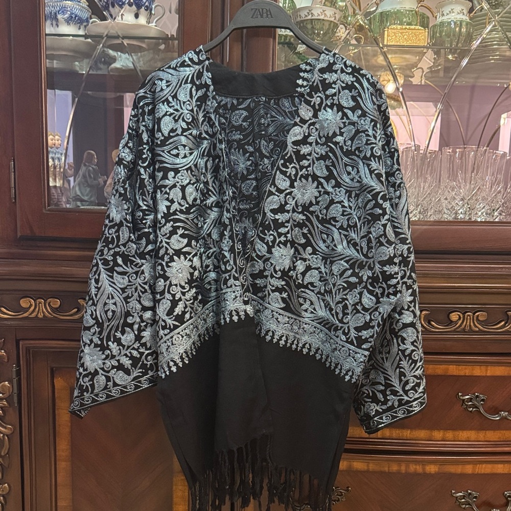 Elegant Black and Gray Embroidered Women's Cape